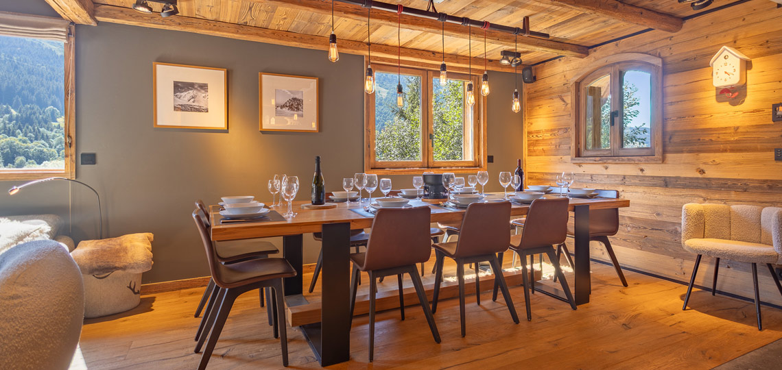 Chalet Aigle dining and sitting room