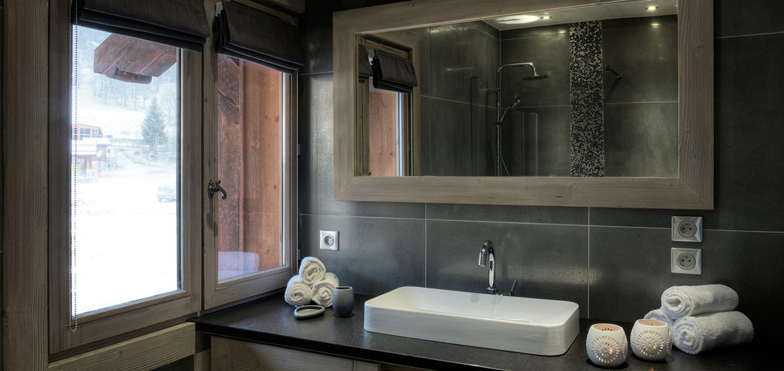 Chalet Boulangerie bathroom