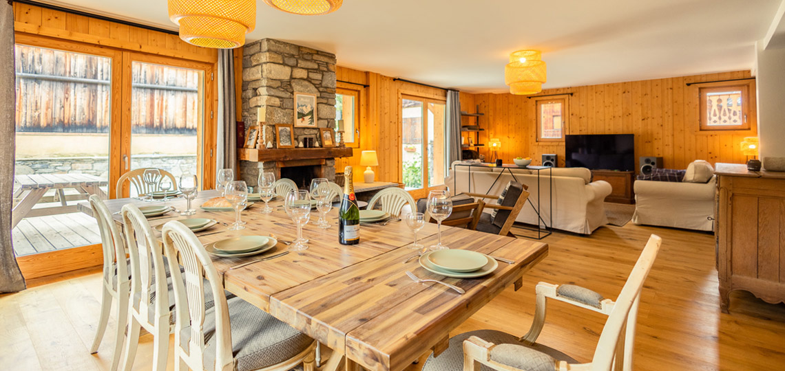 Chalet Lynx dining and sitting room