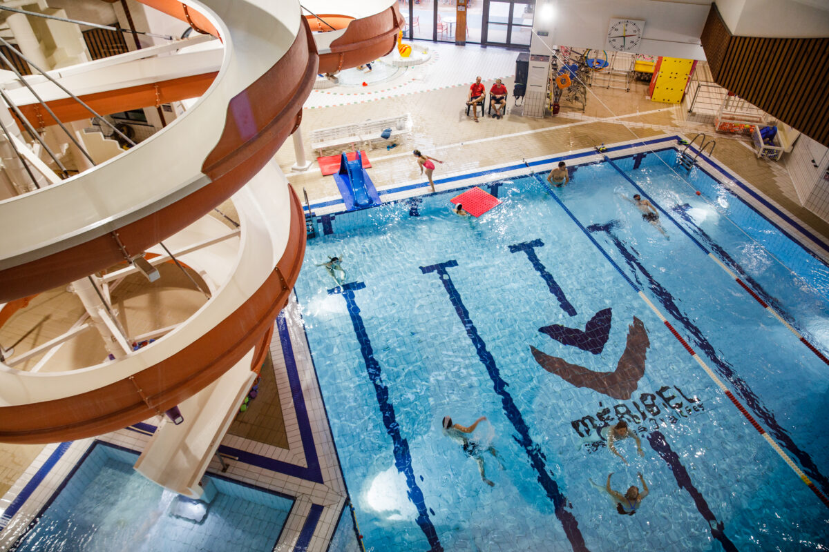 Swimming pool at PARK MERIBEL OLYMPIC - Off slope activities for all the family during a ski holiday in Meribel