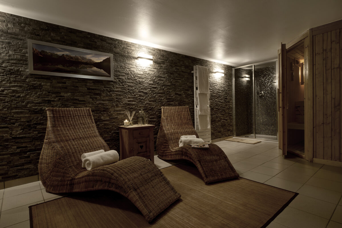 Ski Basics Chalet L'Arbalete Private Spa area