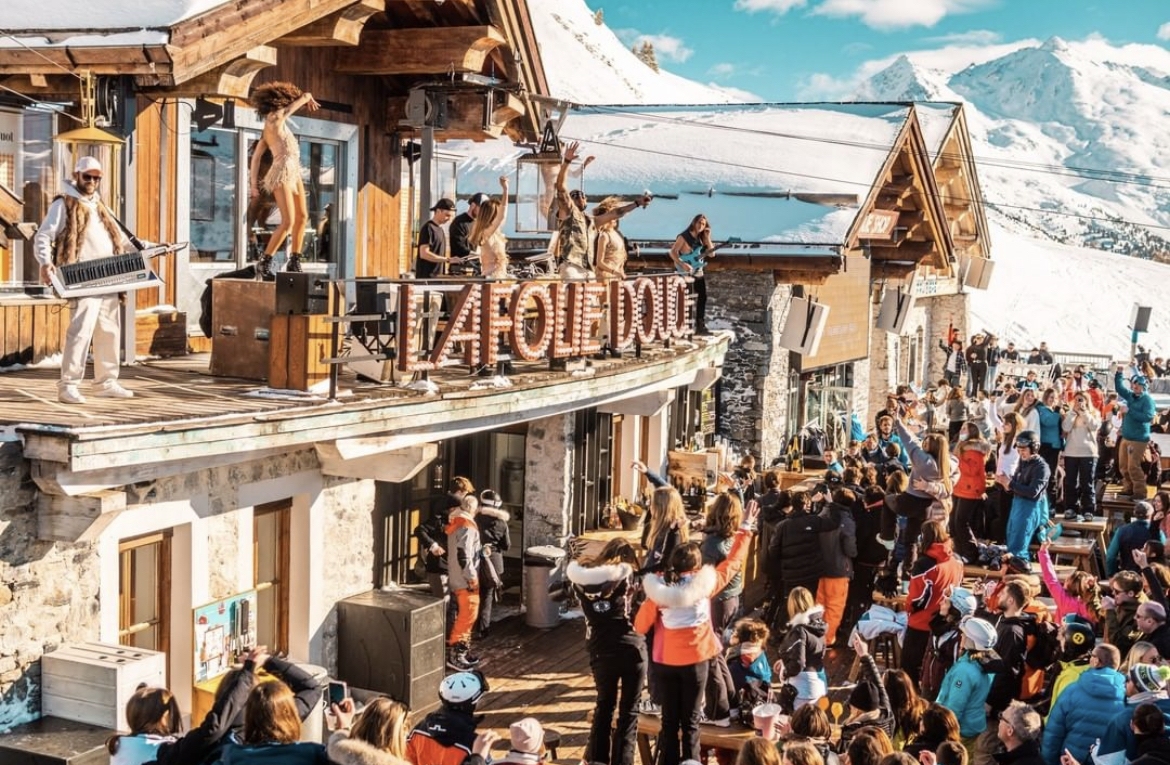 After over 20 years in Meribel, we at Ski Basics would like to think we know a thing or two about nightlife in Meribel. So, we're sharing it all with you! Read on for all you need to know about nightlife in Meribel including insider secrets on all the best spots in town...